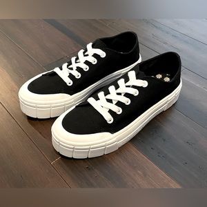 MAD LOVE Sneakers 👟 🫶🏻